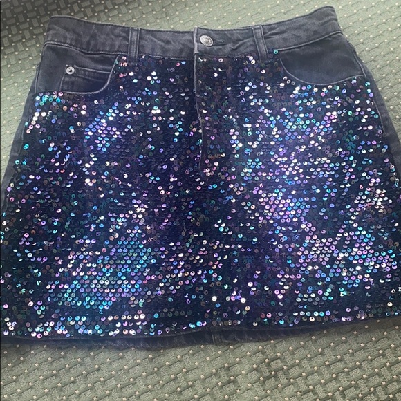 Topshop Dresses & Skirts - 🦋 TopShop Denim Skirt with Sequins
